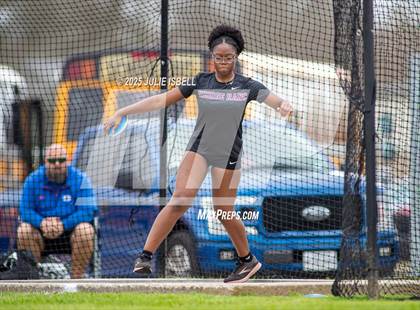 Thumbnail 1 in Dickinson C.L. Hanna Gator Relays photogallery.