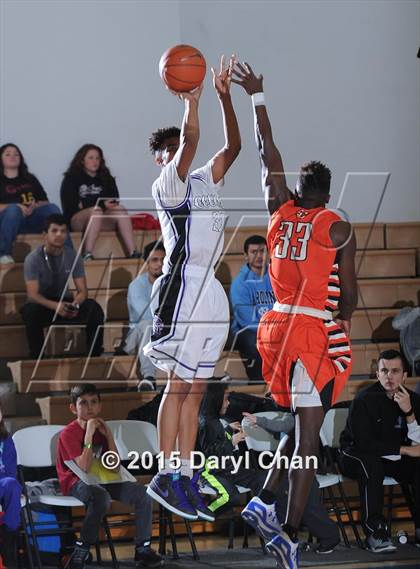 Thumbnail 2 in Central @ Rancho Cucamonga (MaxPreps Holiday Classic) photogallery.