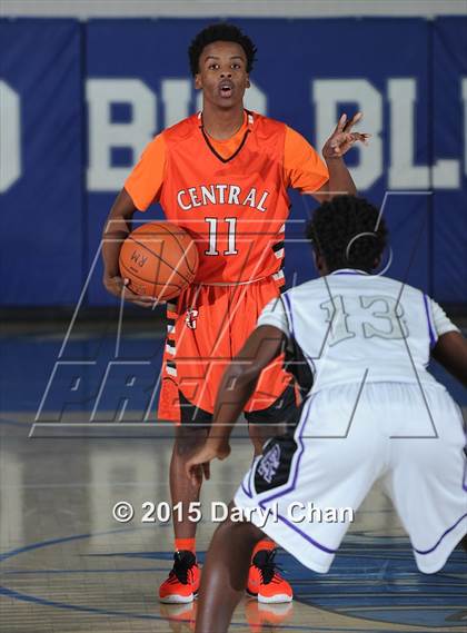 Thumbnail 2 in Central @ Rancho Cucamonga (MaxPreps Holiday Classic) photogallery.