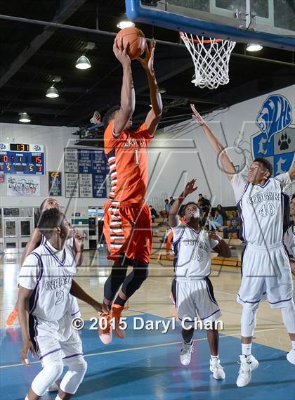 Thumbnail 2 in Central @ Rancho Cucamonga (MaxPreps Holiday Classic) photogallery.