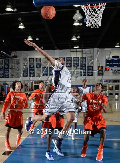 Thumbnail 2 in Central @ Rancho Cucamonga (MaxPreps Holiday Classic) photogallery.