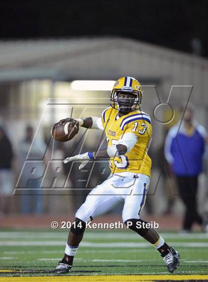 Thumbnail 1 in Plaquemine vs. Lutcher (LHSAA Class 4A 2nd Round) photogallery.