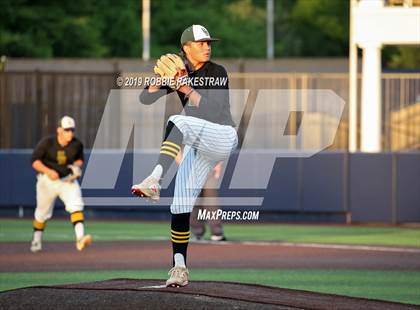 Thumbnail 3 in Kilgore vs. Benbrook Game 2 (UIL 4A Regional Finals) photogallery.