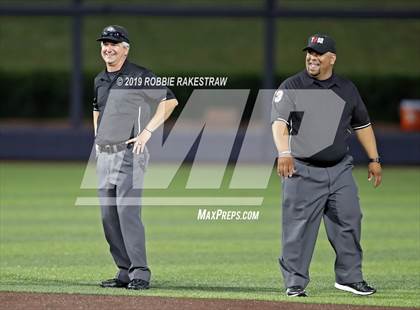Thumbnail 2 in Kilgore vs. Benbrook Game 2 (UIL 4A Regional Finals) photogallery.