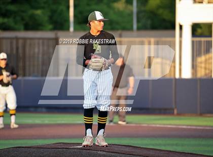 Thumbnail 2 in Kilgore vs. Benbrook Game 2 (UIL 4A Regional Finals) photogallery.