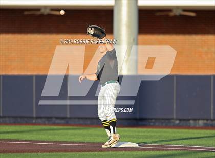 Thumbnail 2 in Kilgore vs. Benbrook Game 2 (UIL 4A Regional Finals) photogallery.
