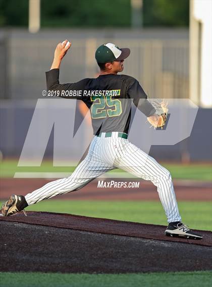 Thumbnail 1 in Kilgore vs. Benbrook Game 2 (UIL 4A Regional Finals) photogallery.