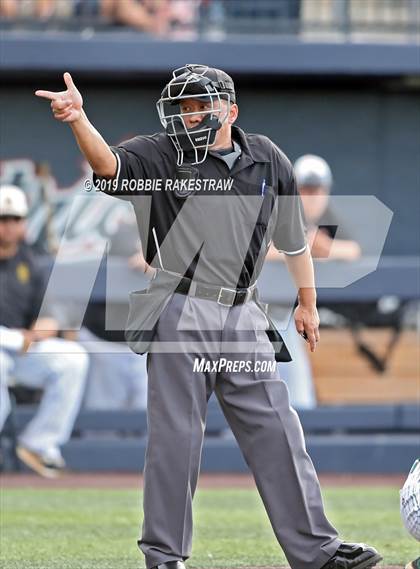 Thumbnail 1 in Kilgore vs. Benbrook Game 2 (UIL 4A Regional Finals) photogallery.