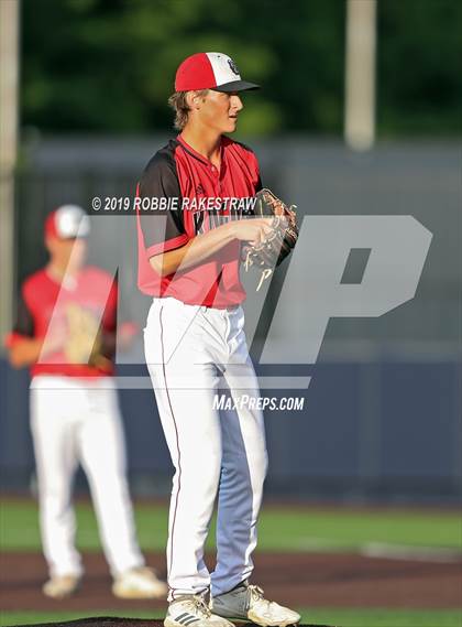 Thumbnail 1 in Kilgore vs. Benbrook Game 2 (UIL 4A Regional Finals) photogallery.