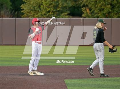 Thumbnail 2 in Kilgore vs. Benbrook Game 2 (UIL 4A Regional Finals) photogallery.