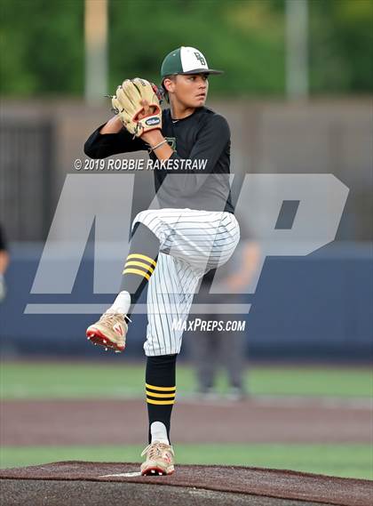 Thumbnail 3 in Kilgore vs. Benbrook Game 2 (UIL 4A Regional Finals) photogallery.