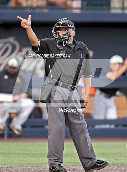 Thumbnail 1 in Kilgore vs. Benbrook Game 2 (UIL 4A Regional Finals) photogallery.