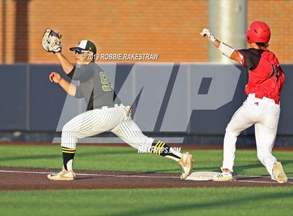 Thumbnail 3 in Kilgore vs. Benbrook Game 2 (UIL 4A Regional Finals) photogallery.