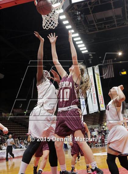 Thumbnail 1 in Independence vs. Sierra (CIF Central - D2 Girls Final) photogallery.