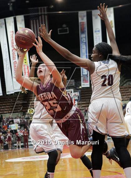 Thumbnail 1 in Independence vs. Sierra (CIF Central - D2 Girls Final) photogallery.