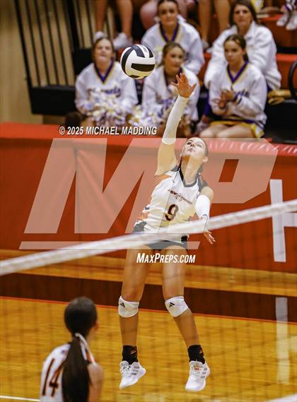 Thumbnail 1 in Hardin vs Warren (UIL Volleyball 3A DII Bi-District) photogallery.