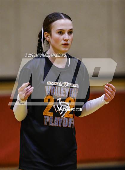 Thumbnail 1 in Hardin vs Warren (UIL Volleyball 3A DII Bi-District) photogallery.