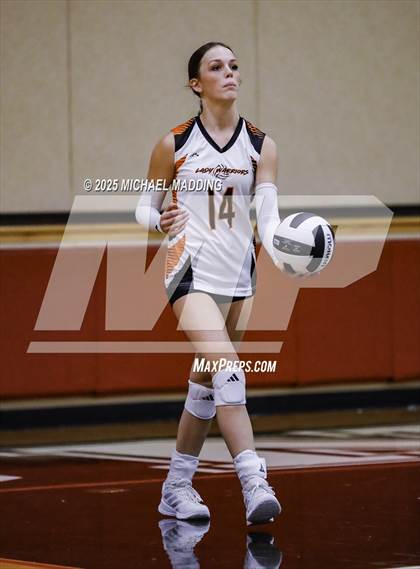 Thumbnail 3 in Hardin vs Warren (UIL Volleyball 3A DII Bi-District) photogallery.