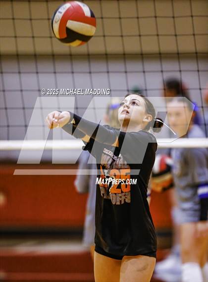 Thumbnail 1 in Hardin vs Warren (UIL Volleyball 3A DII Bi-District) photogallery.
