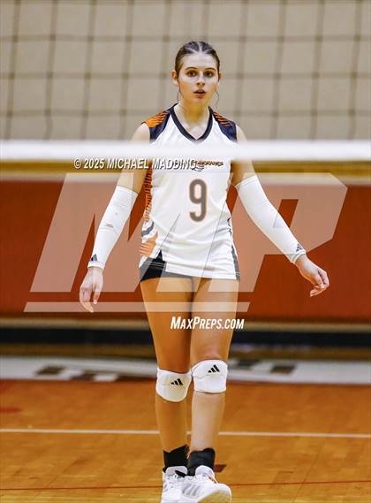 Thumbnail 1 in Hardin vs Warren (UIL Volleyball 3A DII Bi-District) photogallery.