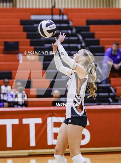 Thumbnail 3 in Hardin vs Warren (UIL Volleyball 3A DII Bi-District) photogallery.