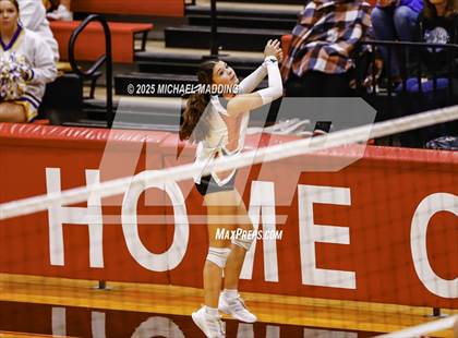 Thumbnail 1 in Hardin vs Warren (UIL Volleyball 3A DII Bi-District) photogallery.