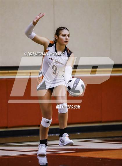 Thumbnail 3 in Hardin vs Warren (UIL Volleyball 3A DII Bi-District) photogallery.