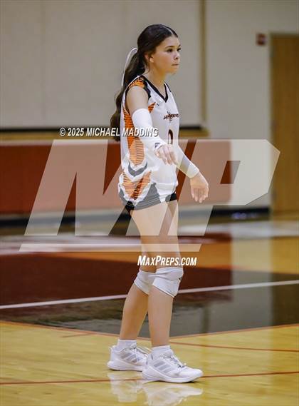 Thumbnail 2 in Hardin vs Warren (UIL Volleyball 3A DII Bi-District) photogallery.