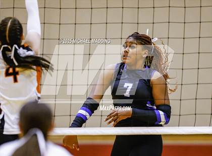 Thumbnail 2 in Hardin vs Warren (UIL Volleyball 3A DII Bi-District) photogallery.