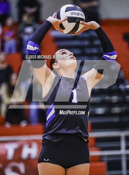 Thumbnail 2 in Hardin vs Warren (UIL Volleyball 3A DII Bi-District) photogallery.