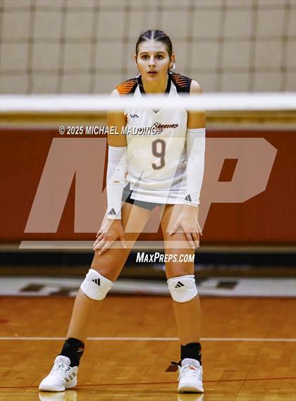 Thumbnail 2 in Hardin vs Warren (UIL Volleyball 3A DII Bi-District) photogallery.