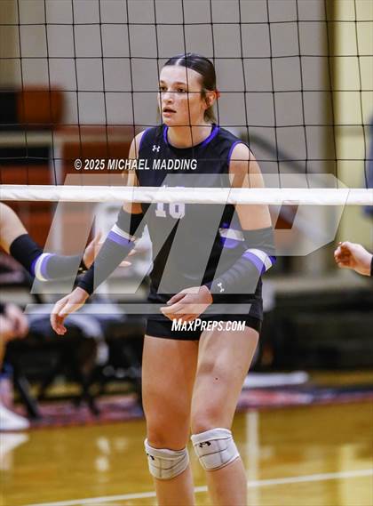 Thumbnail 3 in Hardin vs Warren (UIL Volleyball 3A DII Bi-District) photogallery.