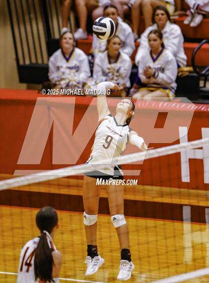 Thumbnail 3 in Hardin vs Warren (UIL Volleyball 3A DII Bi-District) photogallery.