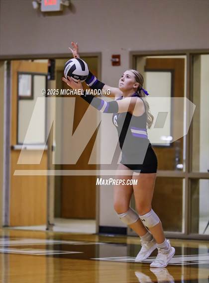 Thumbnail 3 in Hardin vs Warren (UIL Volleyball 3A DII Bi-District) photogallery.