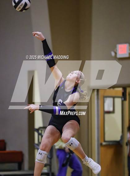 Thumbnail 1 in Hardin vs Warren (UIL Volleyball 3A DII Bi-District) photogallery.