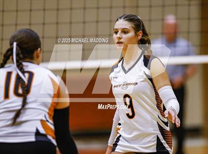 Thumbnail 2 in Hardin vs Warren (UIL Volleyball 3A DII Bi-District) photogallery.