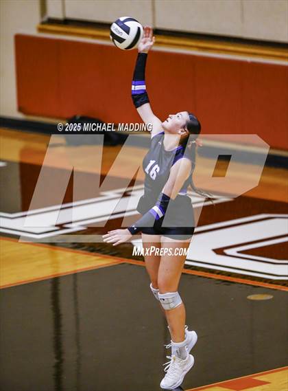 Thumbnail 2 in Hardin vs Warren (UIL Volleyball 3A DII Bi-District) photogallery.