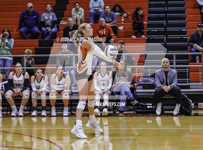 Thumbnail 2 in Hardin vs Warren (UIL Volleyball 3A DII Bi-District) photogallery.