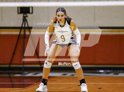 Thumbnail 3 in Hardin vs Warren (UIL Volleyball 3A DII Bi-District) photogallery.