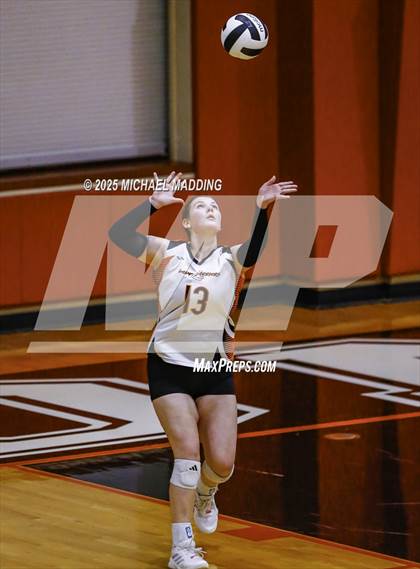 Thumbnail 2 in Hardin vs Warren (UIL Volleyball 3A DII Bi-District) photogallery.