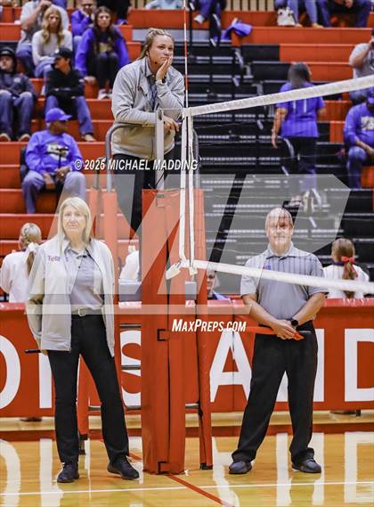Thumbnail 3 in Hardin vs Warren (UIL Volleyball 3A DII Bi-District) photogallery.