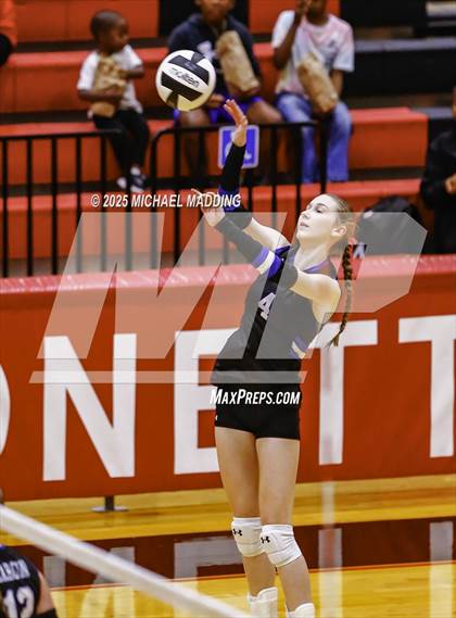 Thumbnail 1 in Hardin vs Warren (UIL Volleyball 3A DII Bi-District) photogallery.