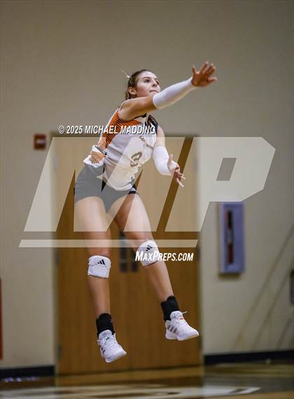 Thumbnail 2 in Hardin vs Warren (UIL Volleyball 3A DII Bi-District) photogallery.
