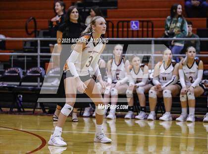 Thumbnail 1 in Hardin vs Warren (UIL Volleyball 3A DII Bi-District) photogallery.