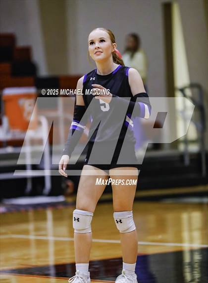 Thumbnail 3 in Hardin vs Warren (UIL Volleyball 3A DII Bi-District) photogallery.