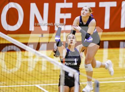 Thumbnail 3 in Hardin vs Warren (UIL Volleyball 3A DII Bi-District) photogallery.
