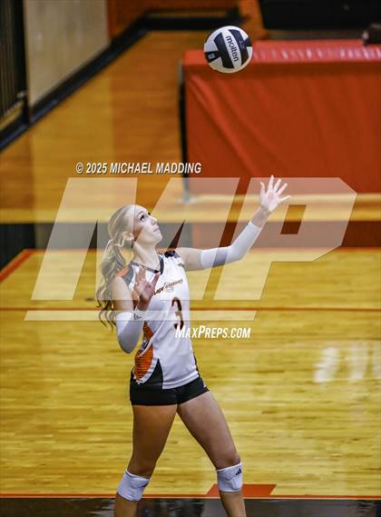 Thumbnail 2 in Hardin vs Warren (UIL Volleyball 3A DII Bi-District) photogallery.