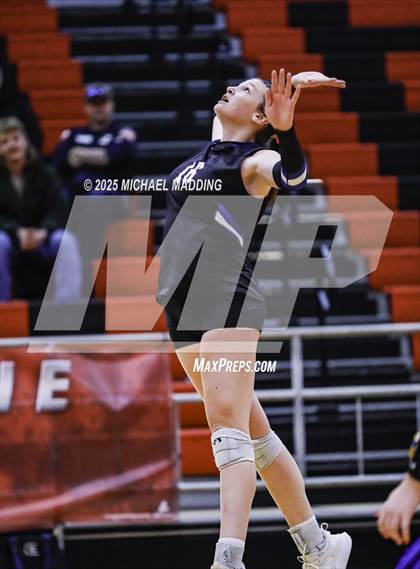 Thumbnail 2 in Hardin vs Warren (UIL Volleyball 3A DII Bi-District) photogallery.