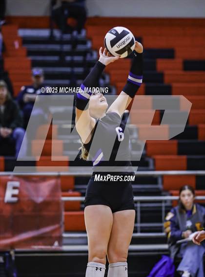 Thumbnail 3 in Hardin vs Warren (UIL Volleyball 3A DII Bi-District) photogallery.