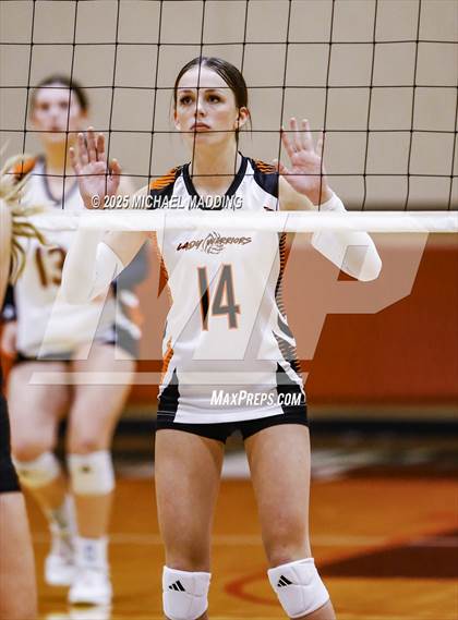 Thumbnail 3 in Hardin vs Warren (UIL Volleyball 3A DII Bi-District) photogallery.